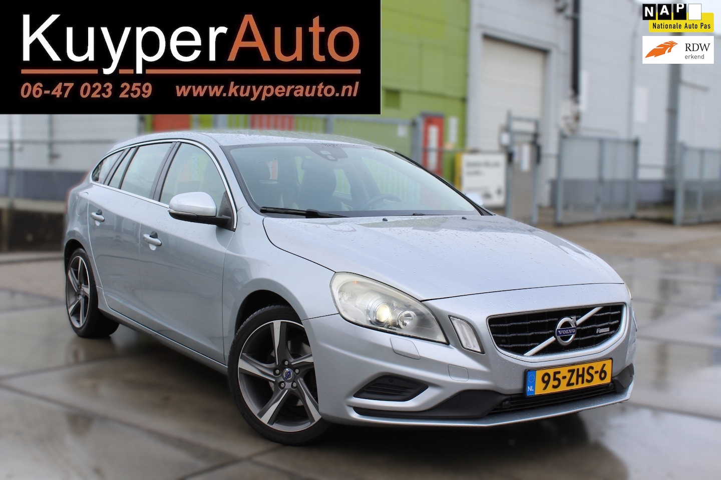 Volvo V60 - 1.6 T4 R-Design nette Automaat/Navi/Multimedia trekhaak 100% onderhouden - AutoWereld.nl