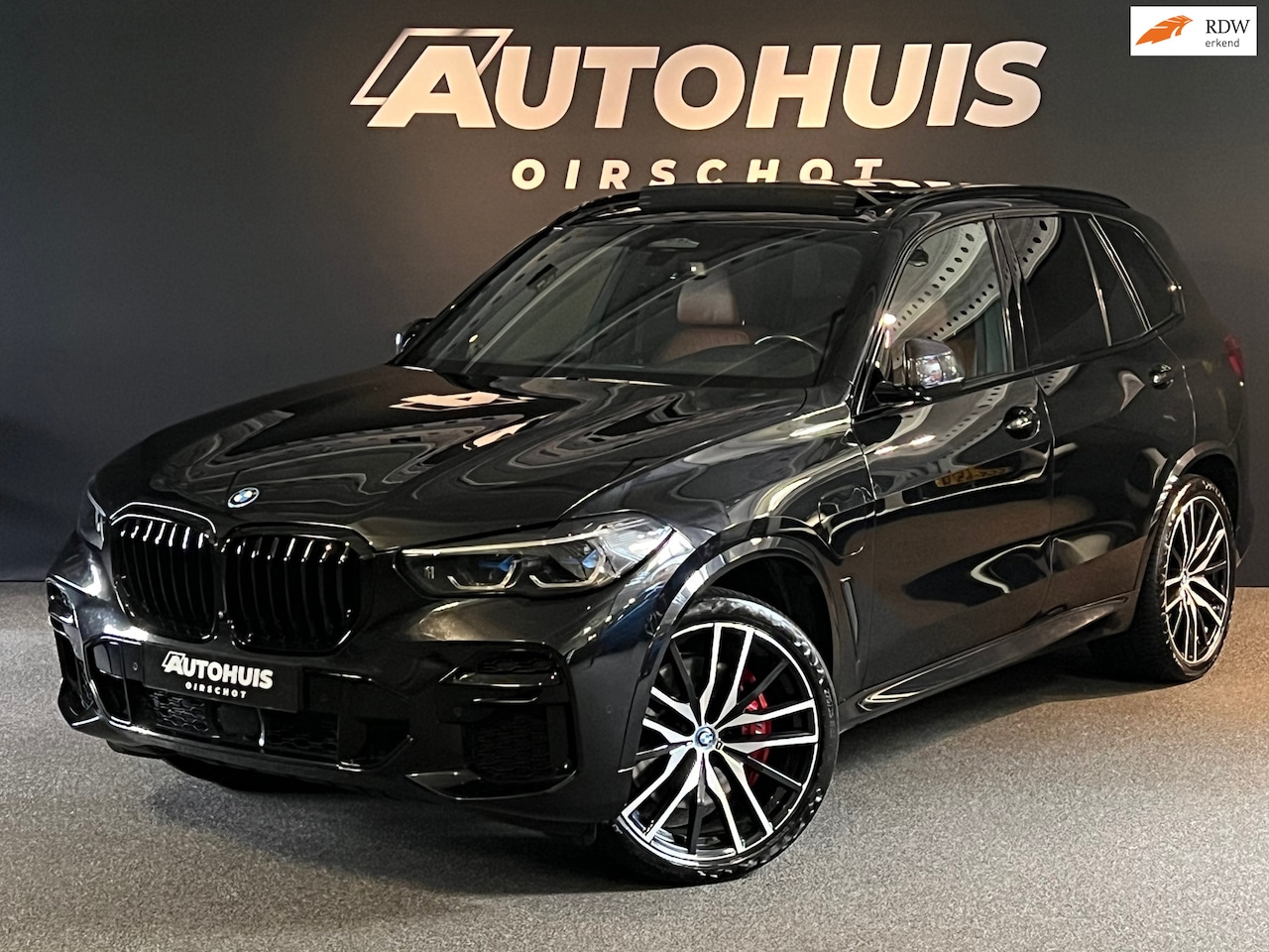 BMW X5 - XDrive45e High Executive Edition M Pano/Massage/Laser/22"/Carbon/360Camera/H&K/Trekhaak - AutoWereld.nl