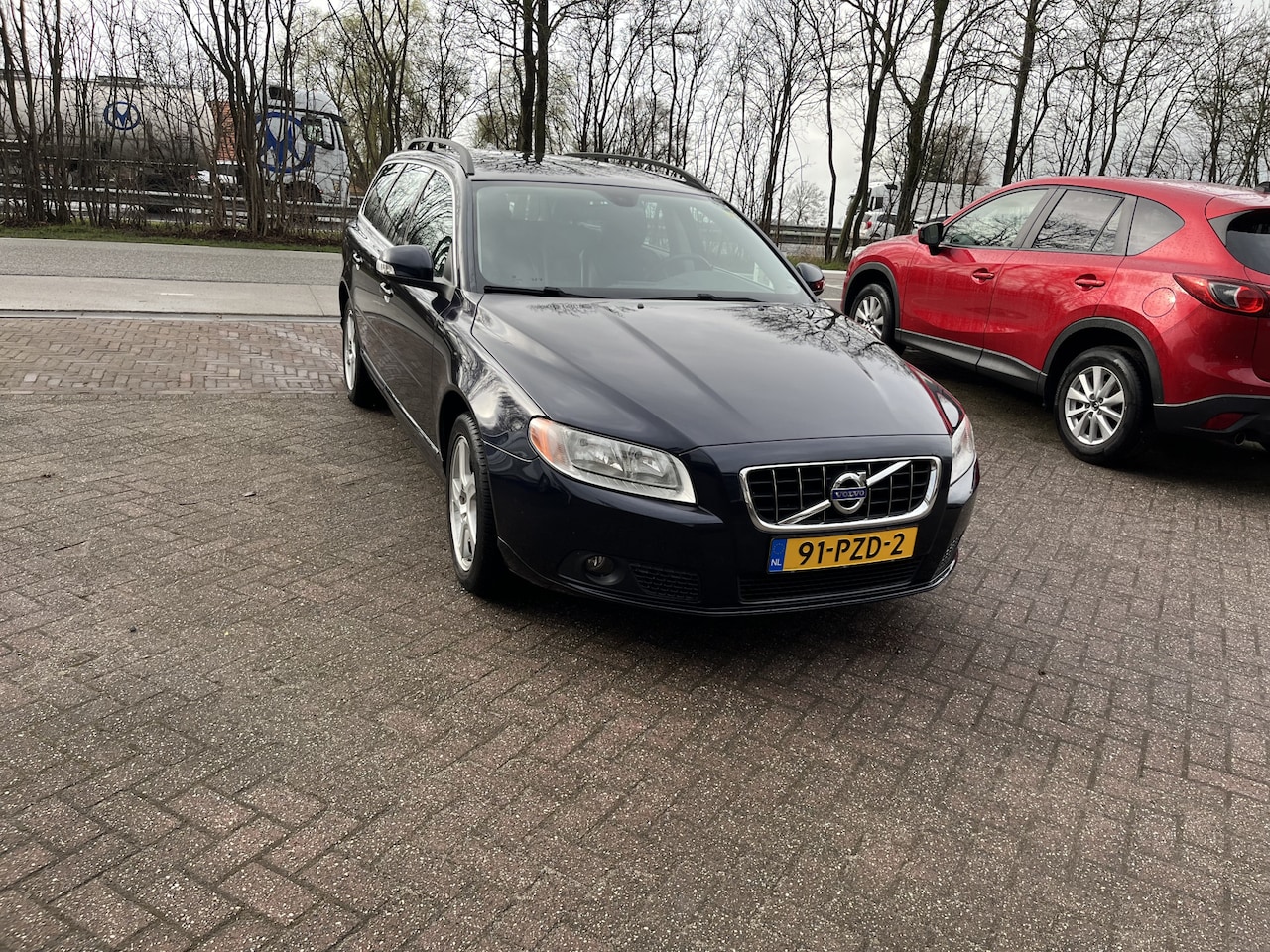 Volvo V70 - 1.6 T4 Momentum AUTOMAAT TREKHAAK LEER STOELVERWARMING - AutoWereld.nl