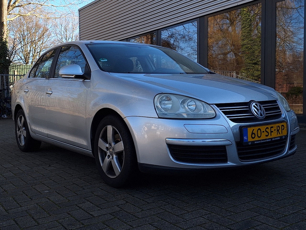 Volkswagen Jetta - 1.6 FSI Trendline 1.6 FSI Trendline - AutoWereld.nl