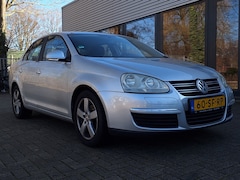 Volkswagen Jetta - 1.6 FSI Trendline