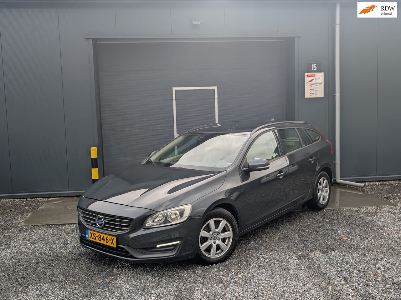Volvo V60 - 1.6 D2 R-Design Leder Airco Automaat - AutoWereld.nl