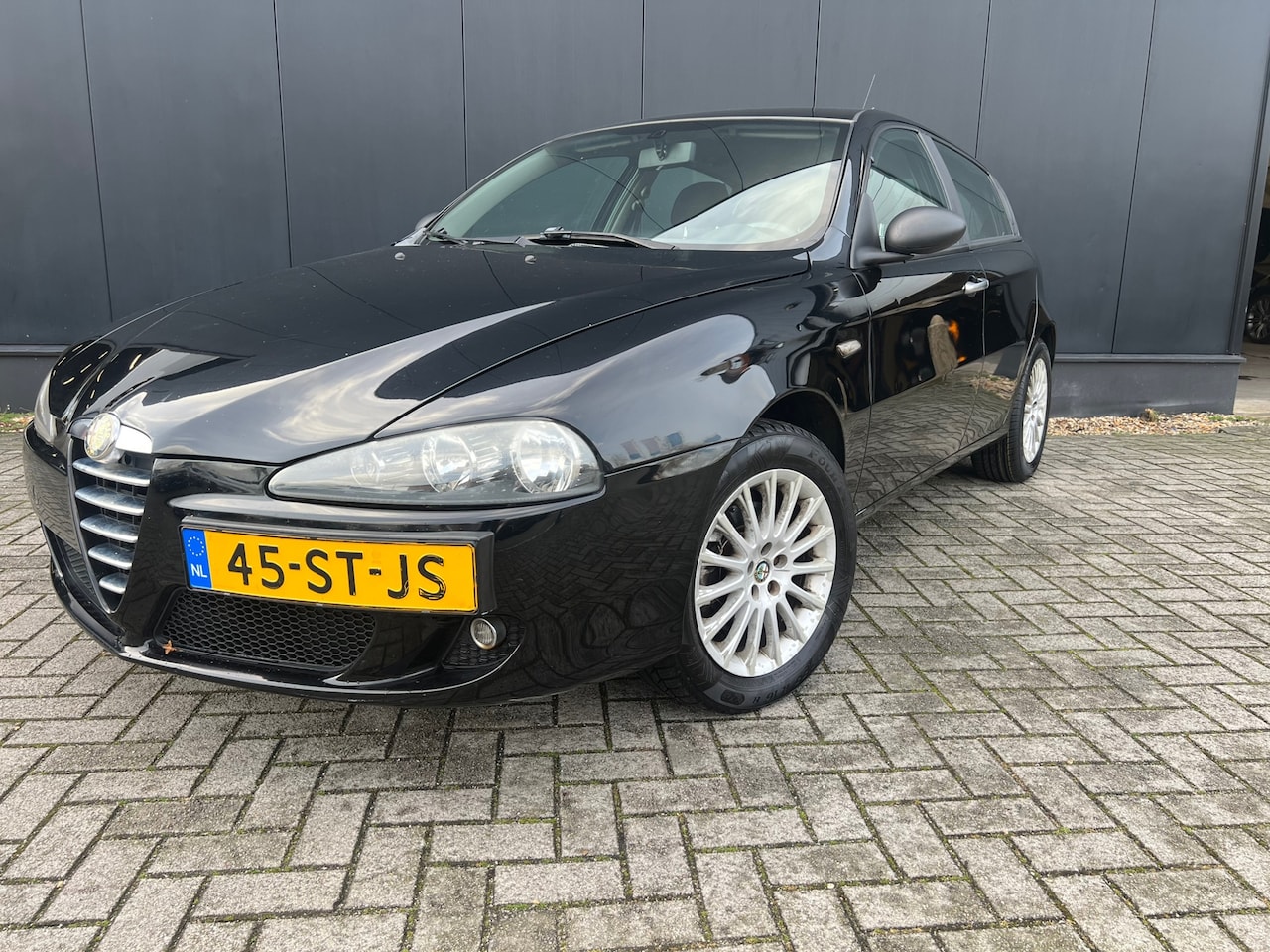 Alfa Romeo 147 - 2.0 T.Spark Distinctive Clima/Lmv/Apk5-2027!! - AutoWereld.nl
