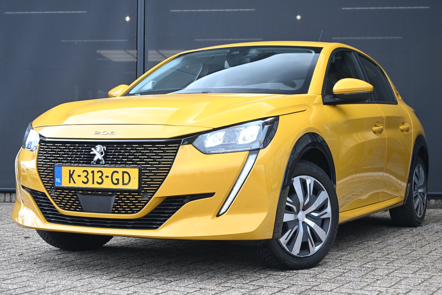 Peugeot e-208 - EV Active 50 kWh 3 Fase 11kW 88%SOH! | Navigatie by App | Achteruitrijcamera | Climate Con - AutoWereld.nl