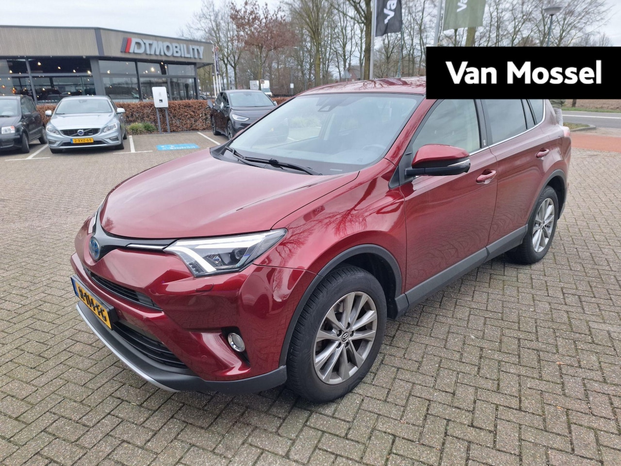Toyota RAV4 - 2.5 Hybrid AWD Team D | LEER | CAMERA | NAVIGATIE | TREKHAAK | STOEL-STUURWIELVERWARMING | - AutoWereld.nl