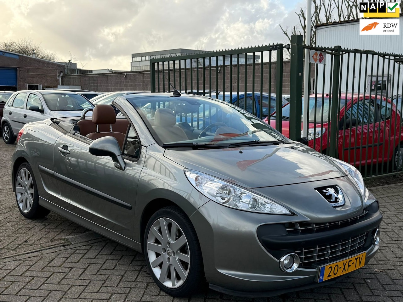Peugeot 207 CC - 1.6-16V T Féline Cabriolet leerbekeleding airco cruis control - AutoWereld.nl