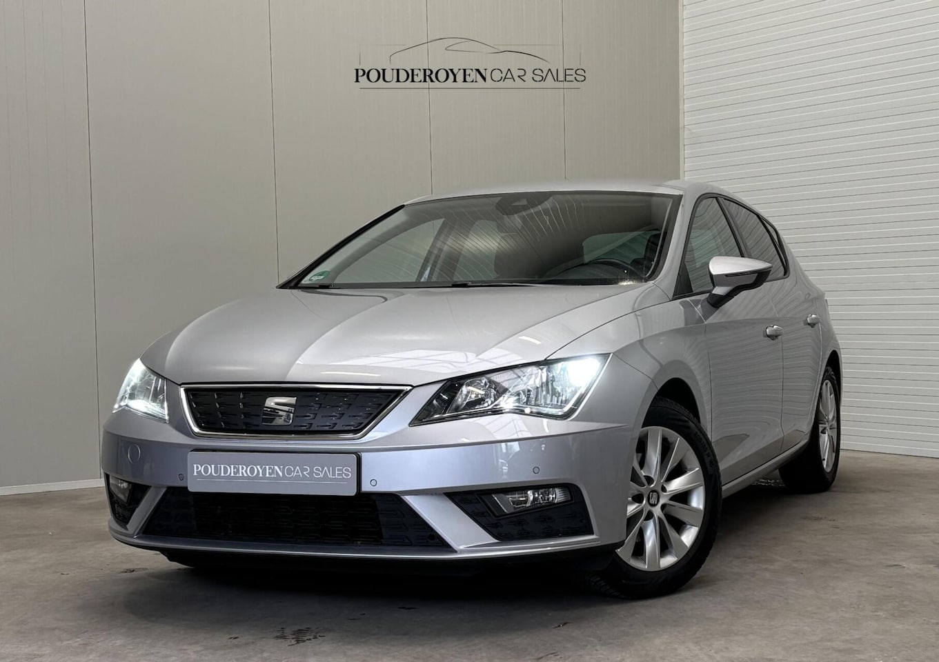 SEAT Leon - 1.0 EcoTSI Style Business Intense / Keyless / Clima / Navigatie / NL Auto / Carplay / PDC - AutoWereld.nl