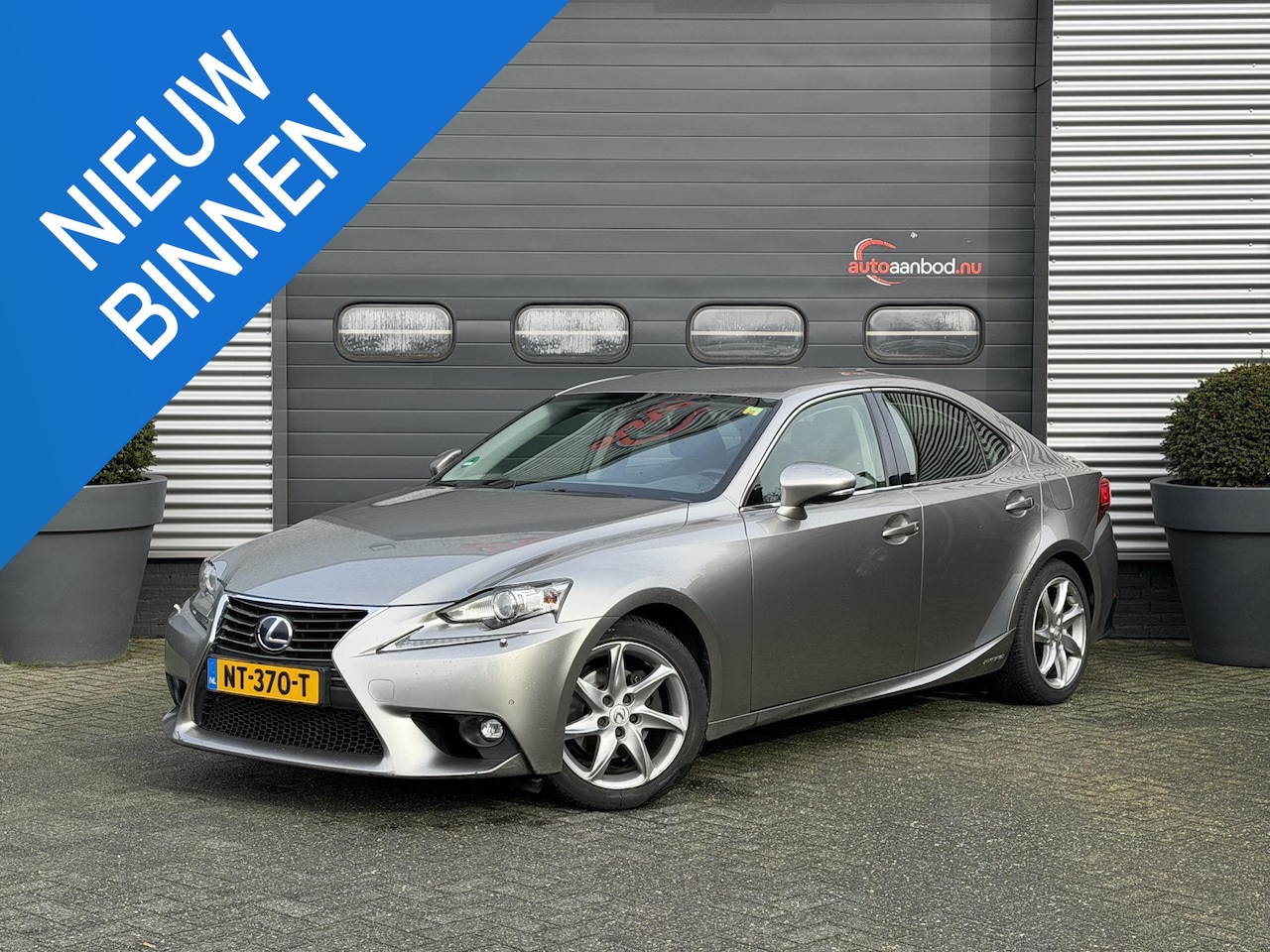 Lexus IS - 300h Business Line Pro | Navigatie | Camera | DAB | Lederen Bekleding | Lichtmetalen Velge - AutoWereld.nl