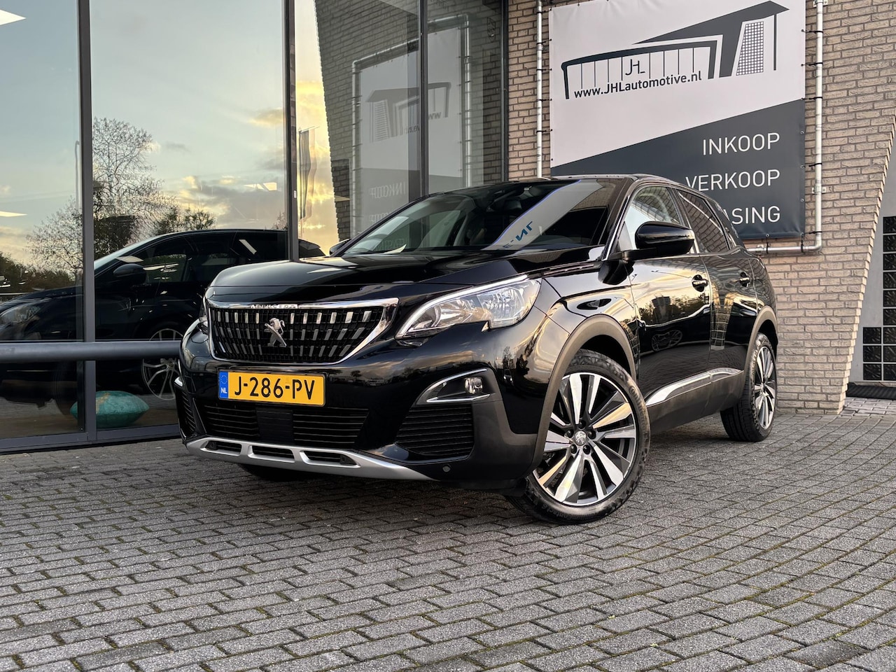 Peugeot 3008 - 1.2 Allure*130PK*ECC*CRUISE*NAVI*CARPLAY* - AutoWereld.nl