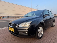 Ford Focus - 1.6-16V Ghia Airco/Cruise/St.bkr/5 drs/Nieuwe APK
