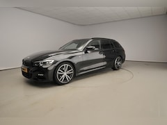 BMW 3-serie Touring - 318i | M-Sportpakket | LED | Navigatie | Sportstoelen | Clima | Shadow line | DAB | Hifi s