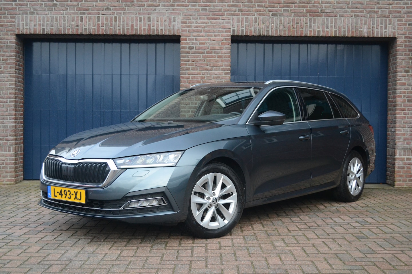 Skoda Octavia Combi - 1.0 e-TSI DSG Automaat Business Edition | Trekhaak | Stoelverwarming | Keyless | Virtual C - AutoWereld.nl