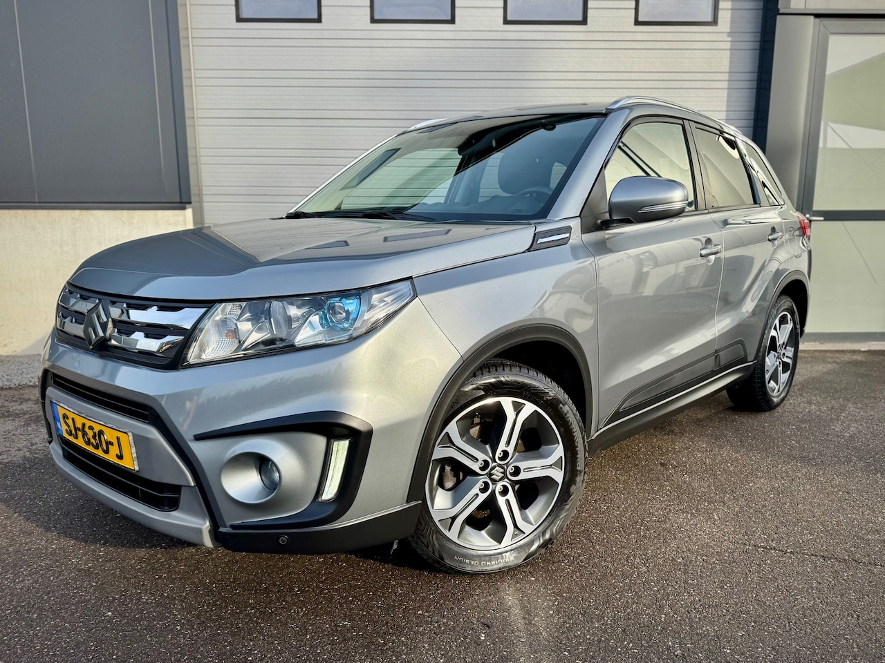 Suzuki Vitara - 1.6 High Executive 1.6 High Executive - AutoWereld.nl