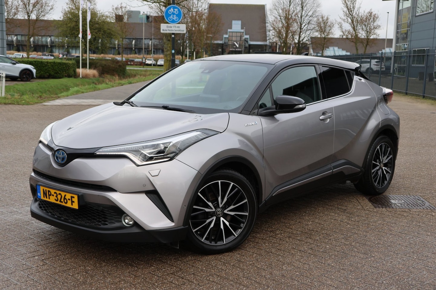 Toyota C-HR - 1.8 Hybrid Bi-Tone | 98.000 km | Leder | Trekhaak | Stoel- & Stuurverwarming | - AutoWereld.nl