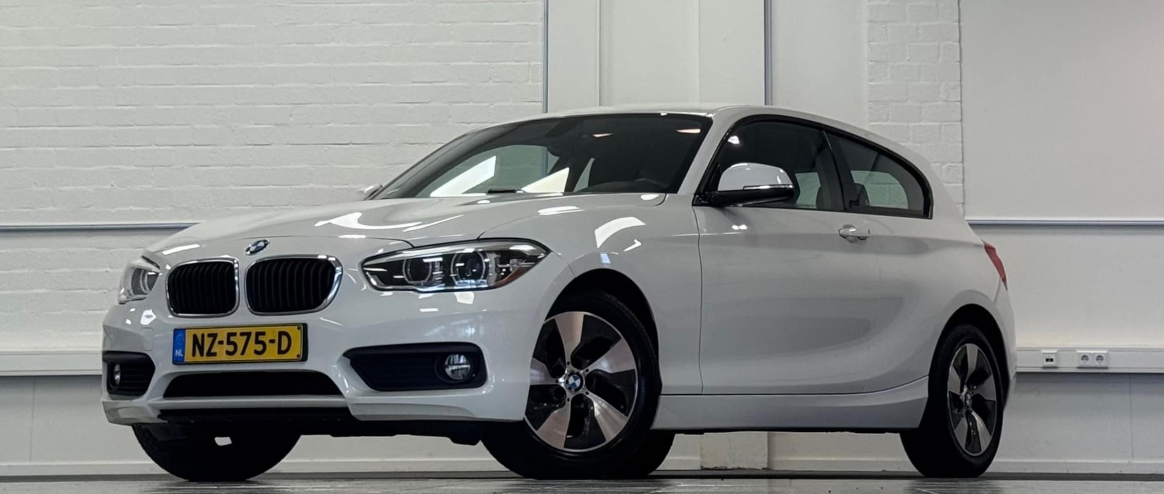 BMW 1-serie - 118i Executive Sport-Line 2e Eigenaar LED Navi Cruise controll - AutoWereld.nl