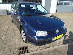Volkswagen Golf - 1.6 TRENDLINE