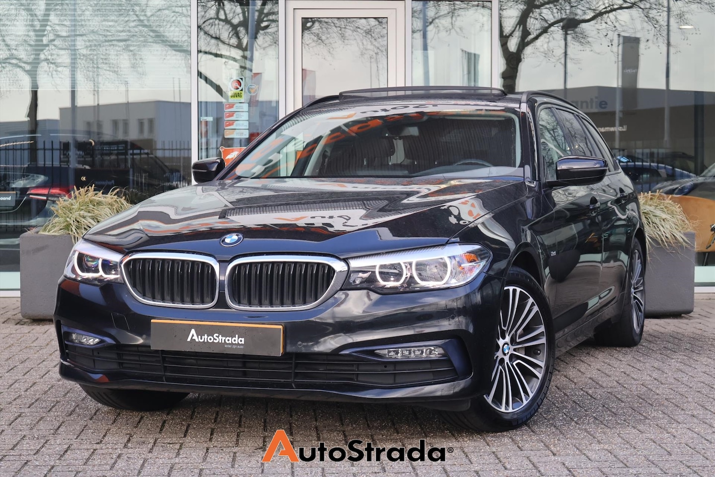 BMW 5-serie Touring - (g31) 530i Sport 252pk | Pano I Navi I Head Up | Cruise | Climate | Stoelverwarming | Trek - AutoWereld.nl