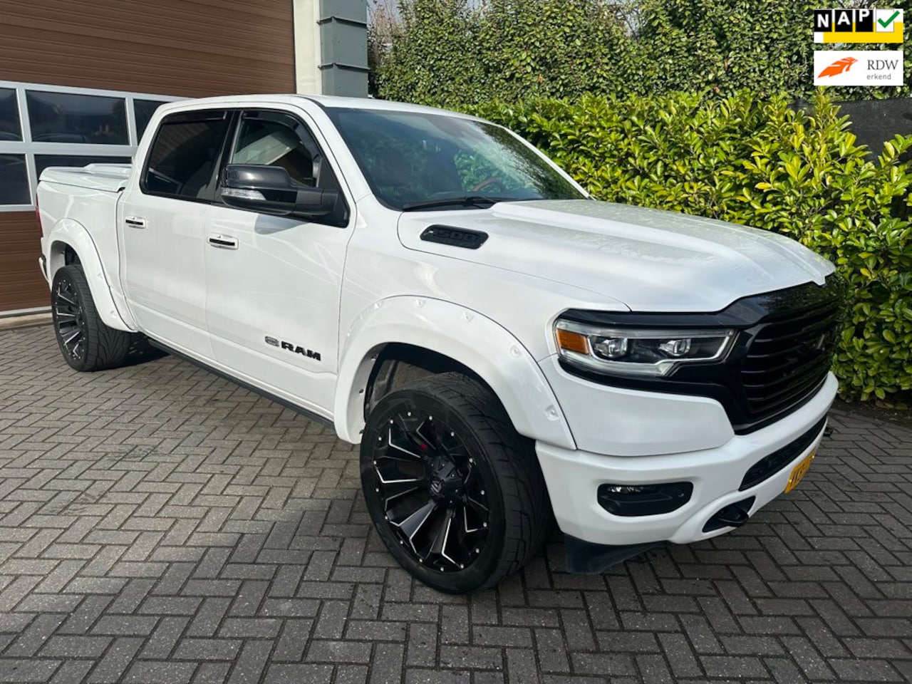 Dodge Ram 1500 - 5.7 V8 4x4 Crew Cab Longhorn 5.7 V8 4x4 Crew Cab Longhorn - AutoWereld.nl