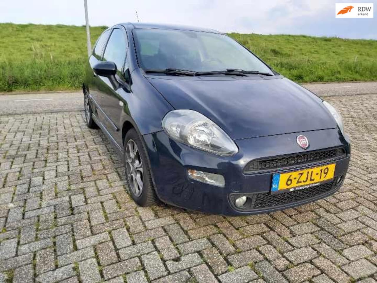 Fiat Punto Evo - 0.9 TwinAir burning price 3000 € - AutoWereld.nl