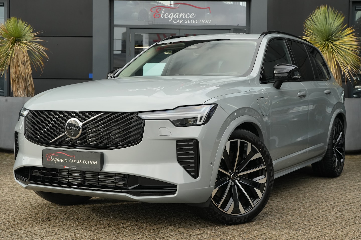 Volvo XC90 - 2.0 T8 Plug-in hybrid AWD Ultra Dark 455pk Panoramadak/Bowers&Wilkins/Luchtvering - AutoWereld.nl