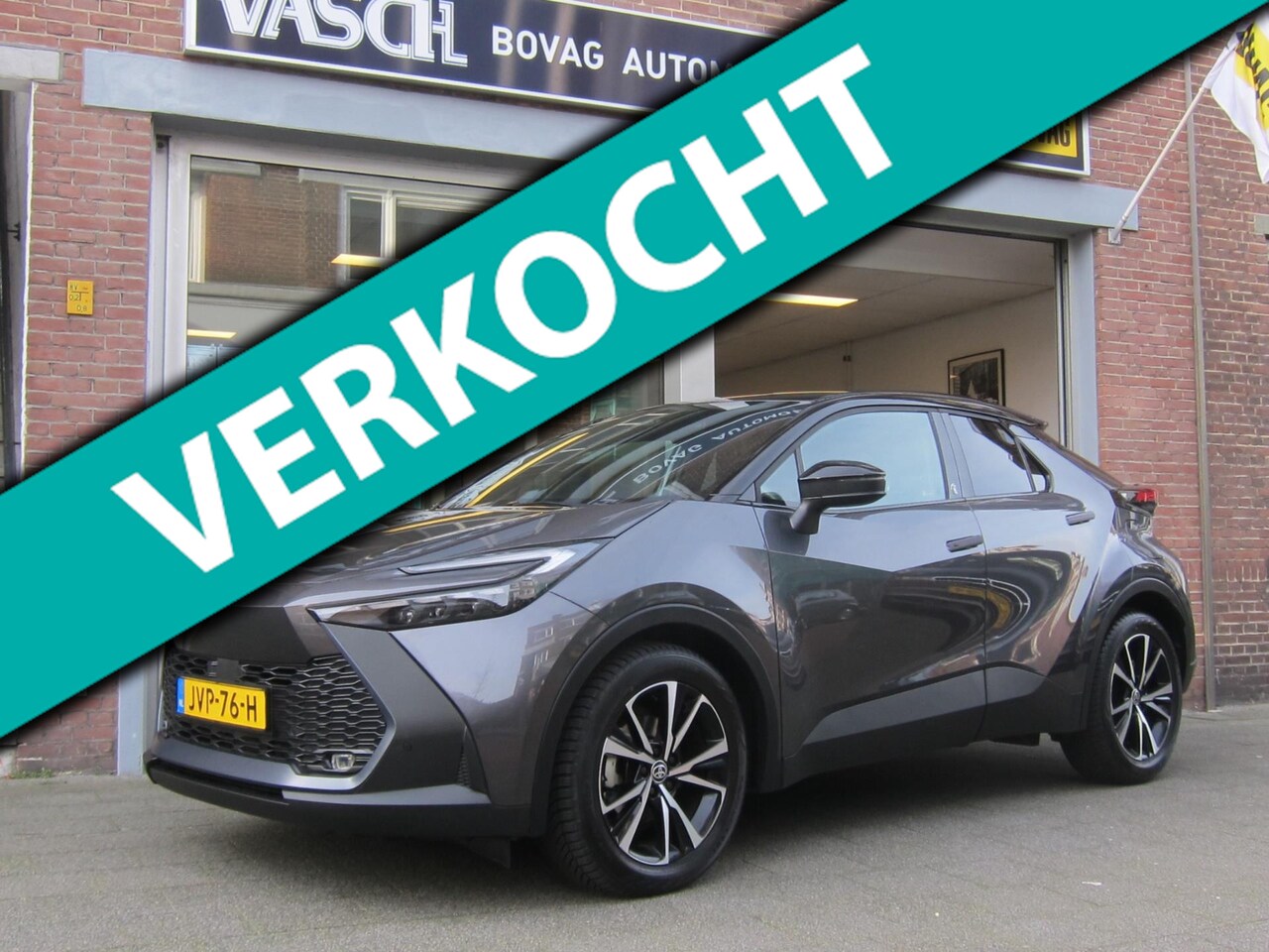 Toyota C-HR - 1.8 Hybrid 140 First Edition Bi-Tone All Seasonbanden All In Prijs - AutoWereld.nl