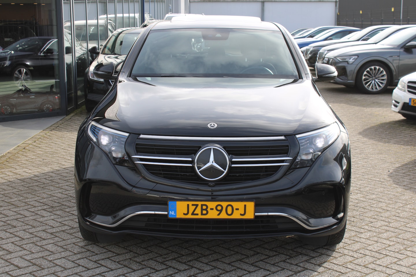 Mercedes-Benz EQC - 400 4MATIC Premium Plus 80 kWh AMG LINE SCHUIFDAK - AutoWereld.nl