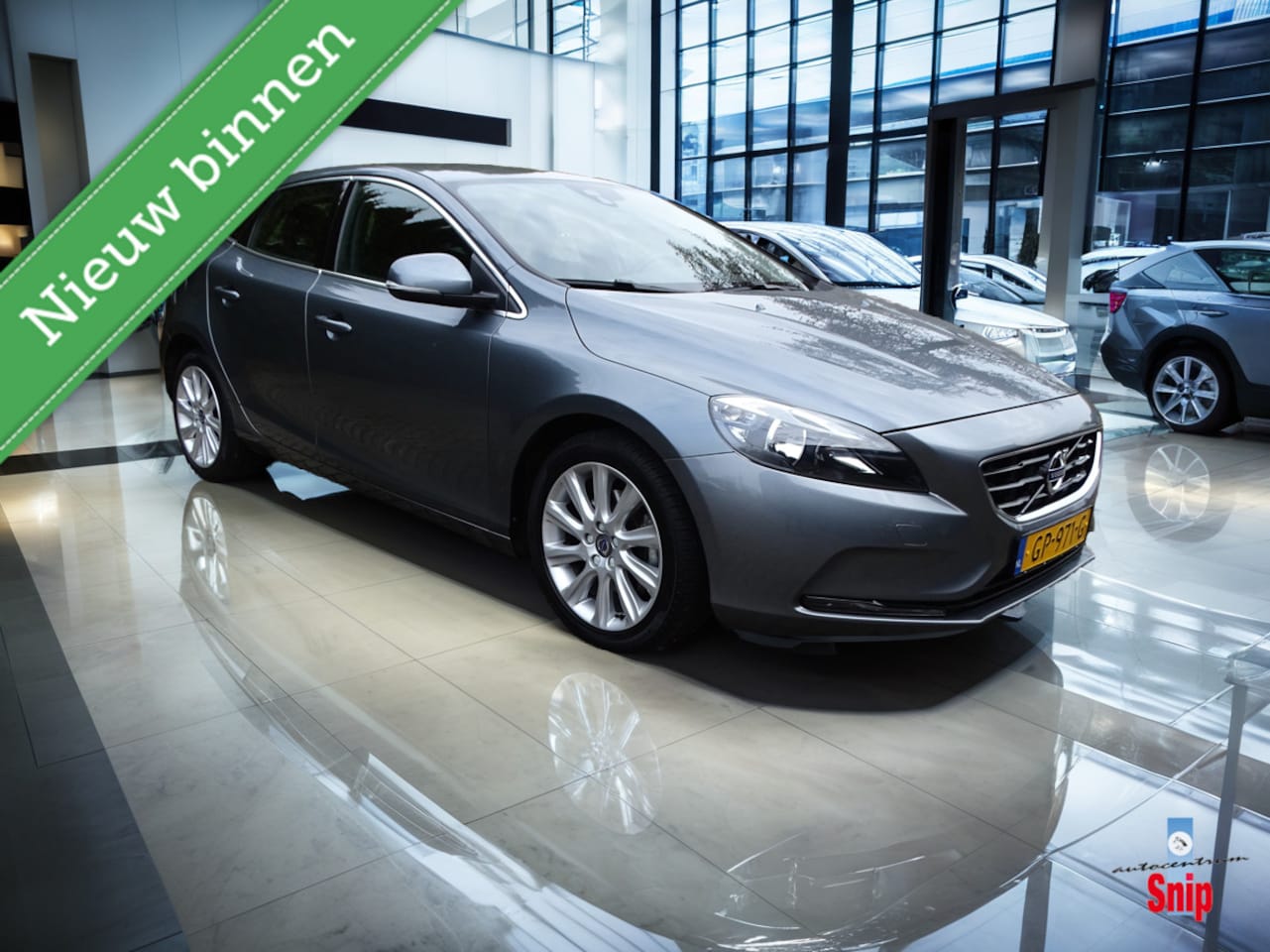 Volvo V40 - 2.0 T3 Momentum 2.0 T3 Momentum - AutoWereld.nl