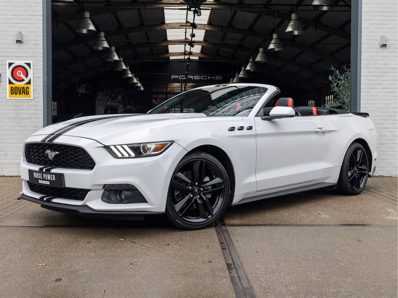 Ford Mustang Convertible - 3.7 V6 *Keyless | Camera | Apple Carplay | Leder | Cruise | Clima | LED | 19" | Parkeersen - AutoWereld.nl
