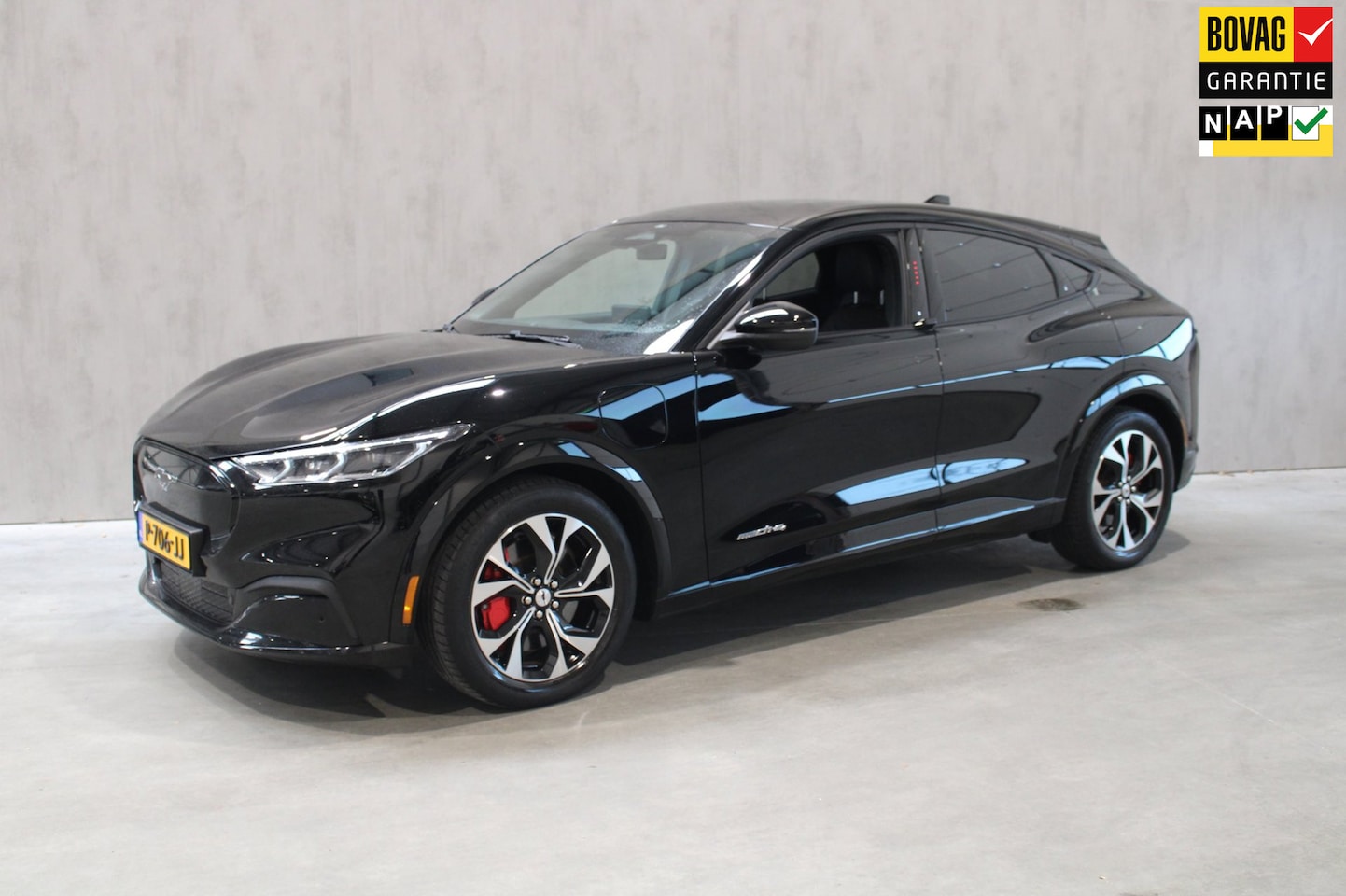 Ford Mustang Mach-E - AWD 75 kWh Camera/Leer/Rode Stiksel+remklauwen SOH 94% - AutoWereld.nl