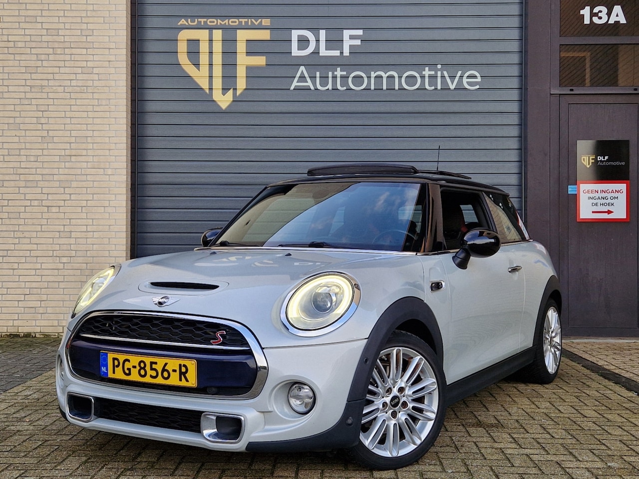 MINI Cooper S - Mini 2.0 | Pano | Stoelverwarming | Cruise | JCW - AutoWereld.nl