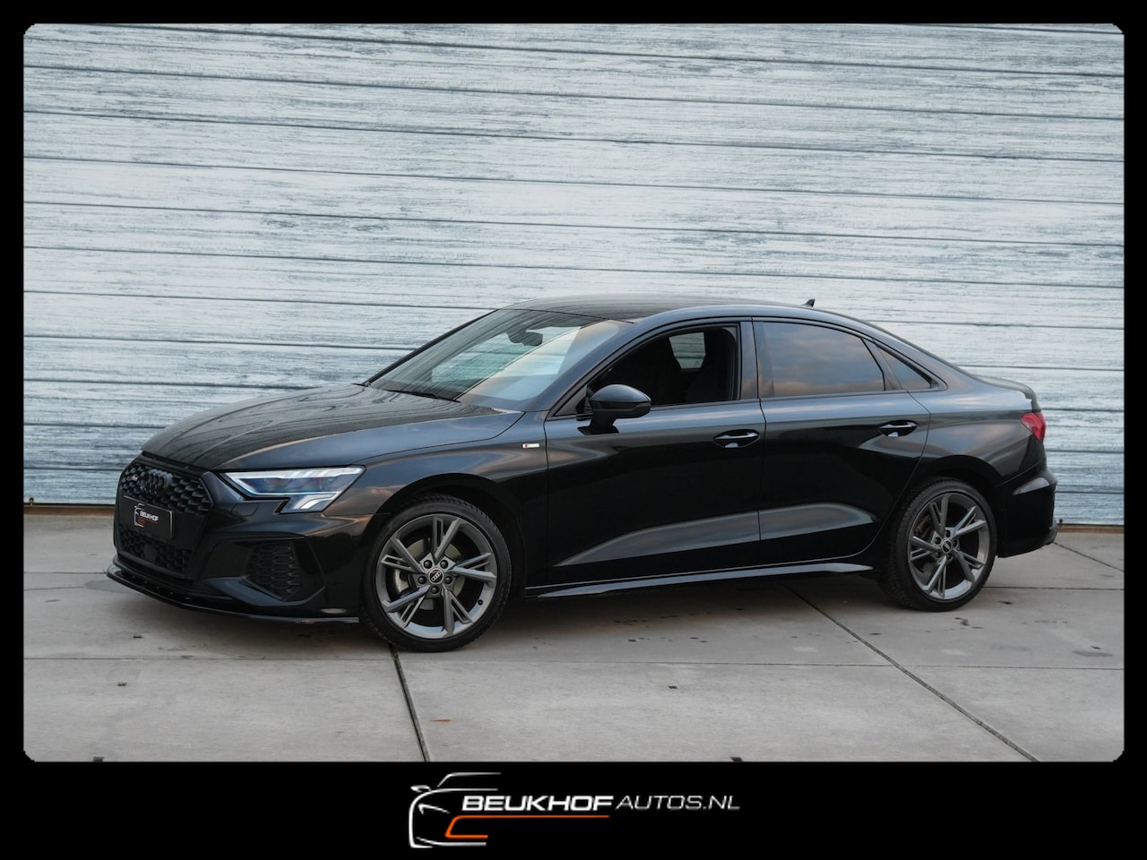 Audi A3 Limousine - 30 TFSI S-Line Maxton Navi Carplay Camera - AutoWereld.nl