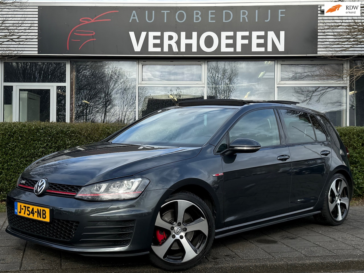 Volkswagen Golf - 2.0 TSI GTI - PANORAMADAK - APPLE CARPLAY - AUTOMAAT - XENON - STOEL VERW ! - AutoWereld.nl