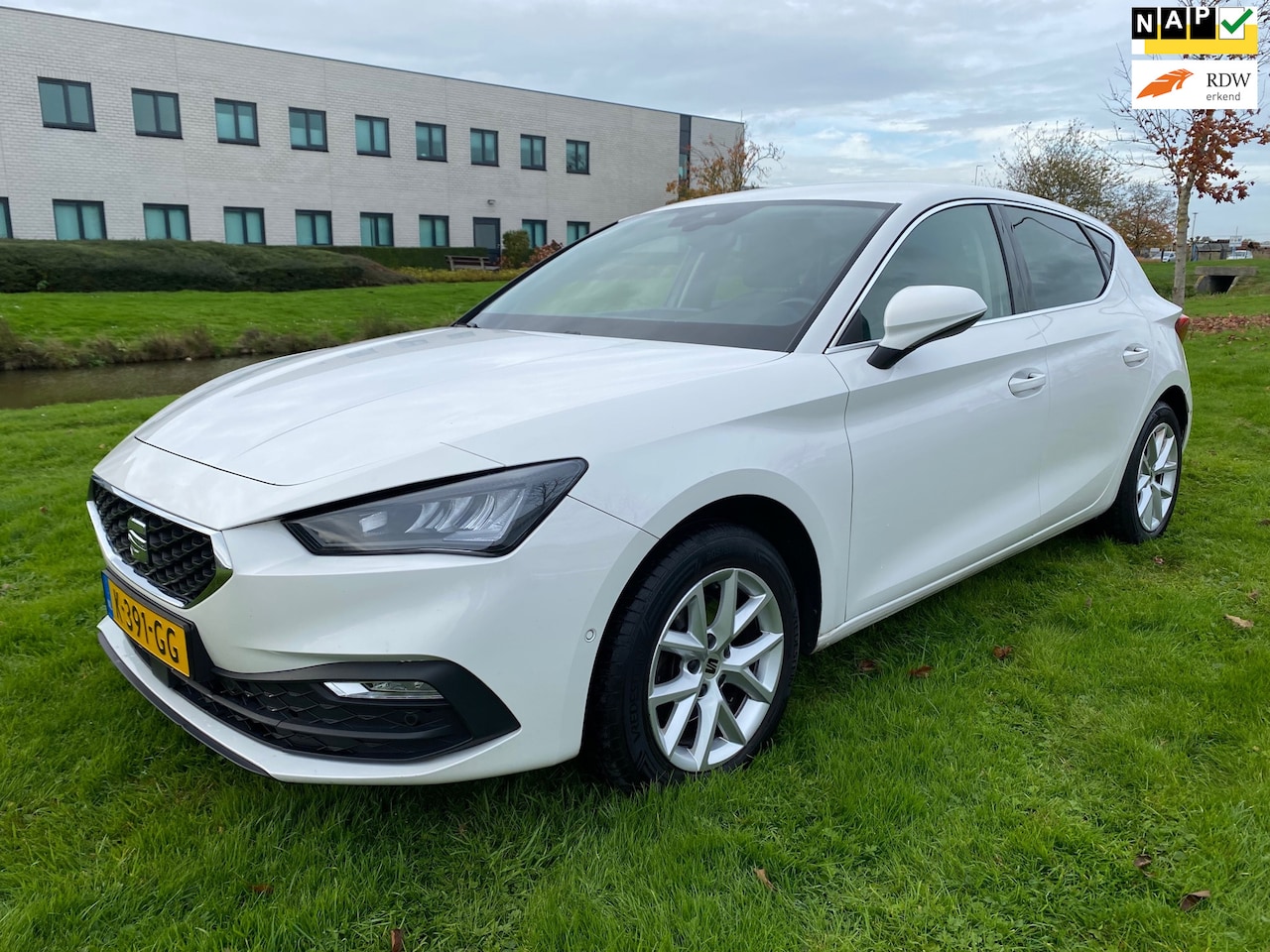 SEAT Leon - 2020 * 1.5 eTSI Style Launch Edition * AUTOMAAT * APPLE CARPLAY * INC BTW !! RIJ KLAAR - AutoWereld.nl