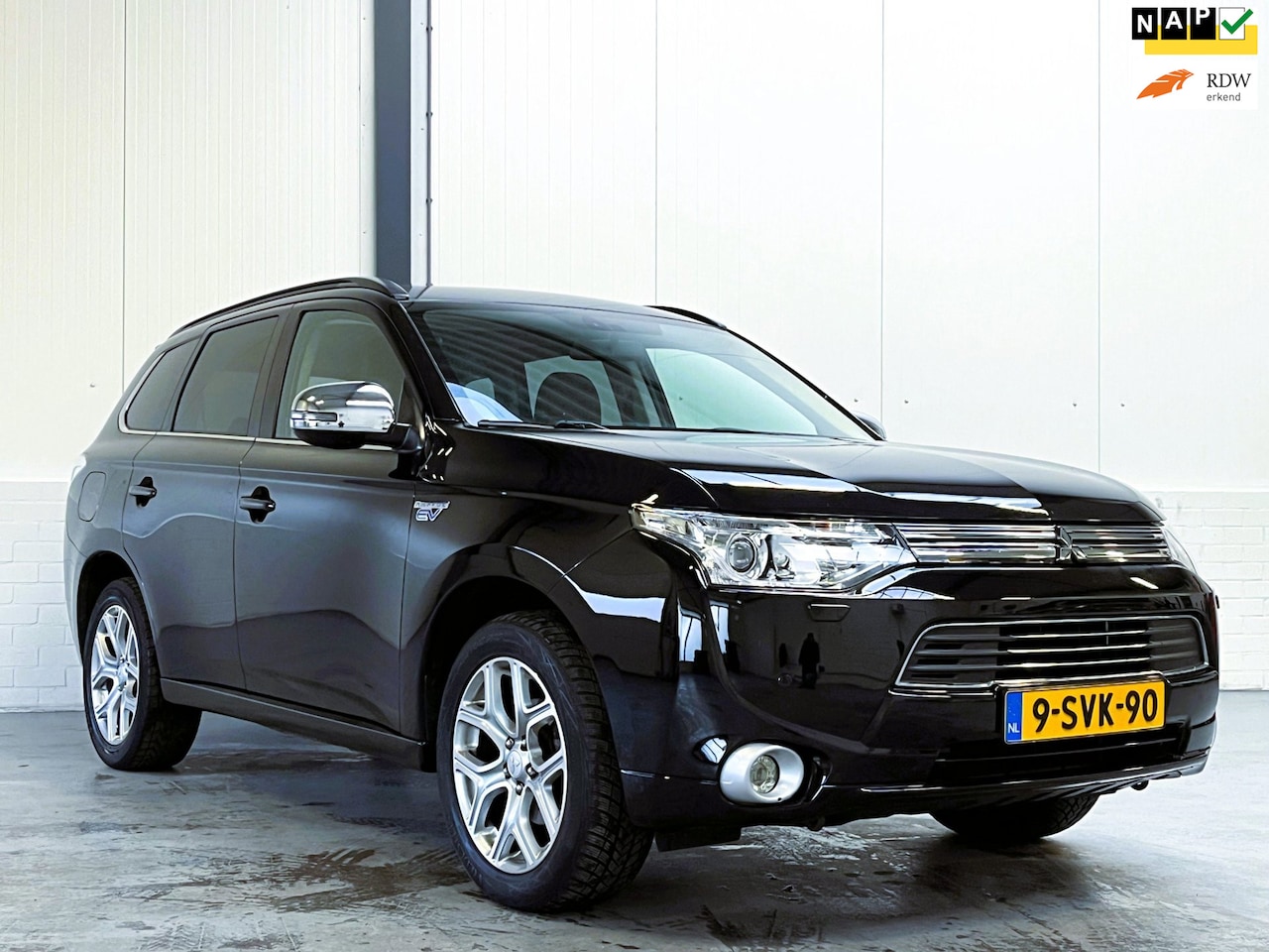 Mitsubishi Outlander - 2.0 PHEV instyle Schuifdak|Leder|Trekhaak - AutoWereld.nl