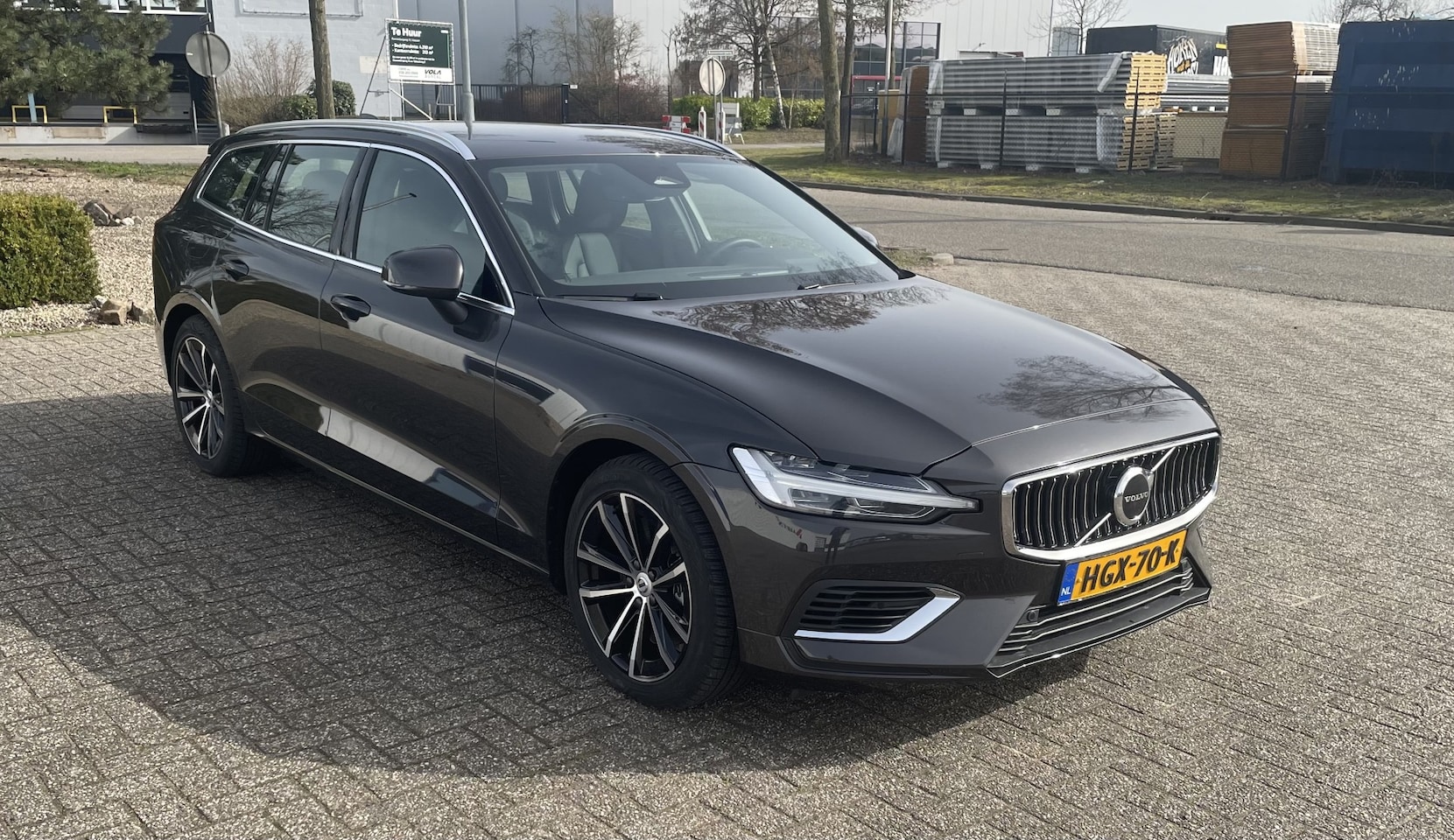 Volvo V60 - 2.0 T6 Recharge AWD Essential Bright - AutoWereld.nl