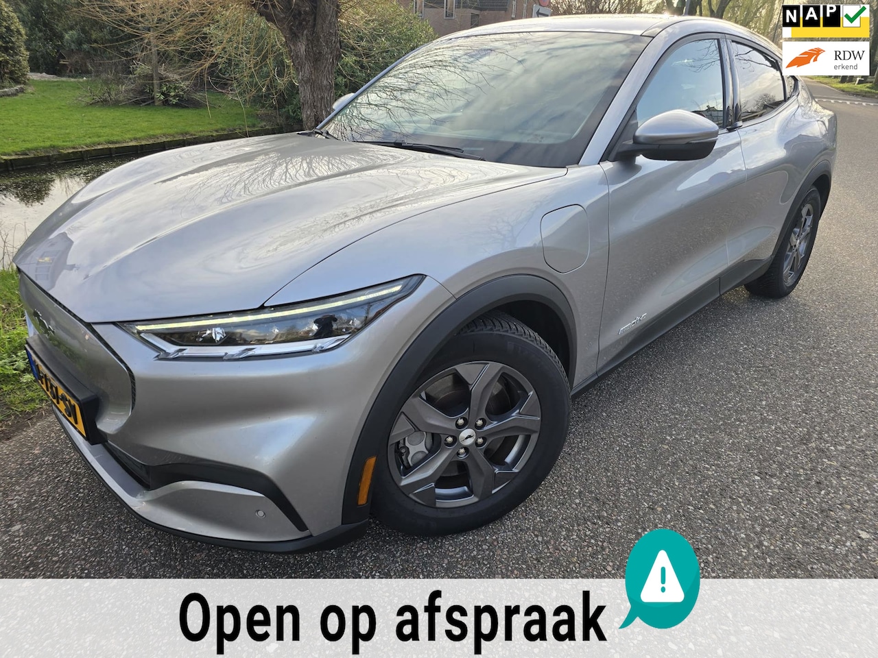 Ford Mustang Mach-E - RWD 75 kWh/SOH92.5%/Trekhaak/Navi/Leder/Camera - AutoWereld.nl