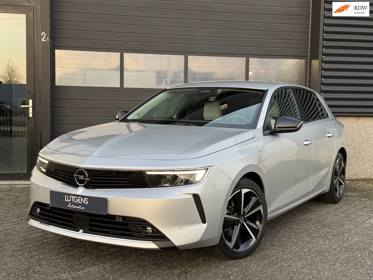 Opel Astra - 1.2 Level Leder/stof 17 Inch ACC Camera - AutoWereld.nl