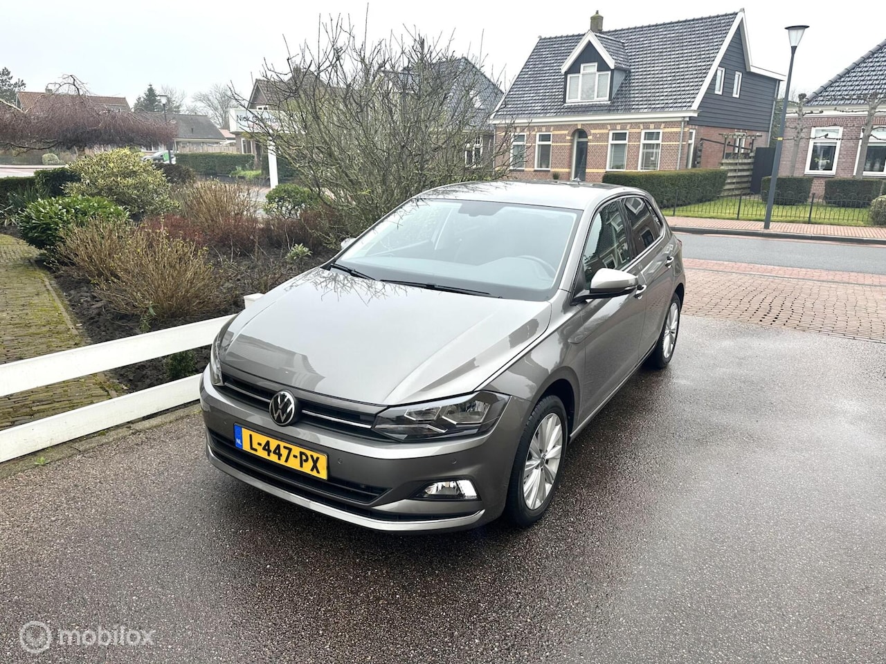 Volkswagen Polo - 1.0 TSI Highline DSG AUTOMAAT FACELIFT MODEL SFEERVERLICHTING ACHTERUITRIJ CAMERA STOELVER - AutoWereld.nl