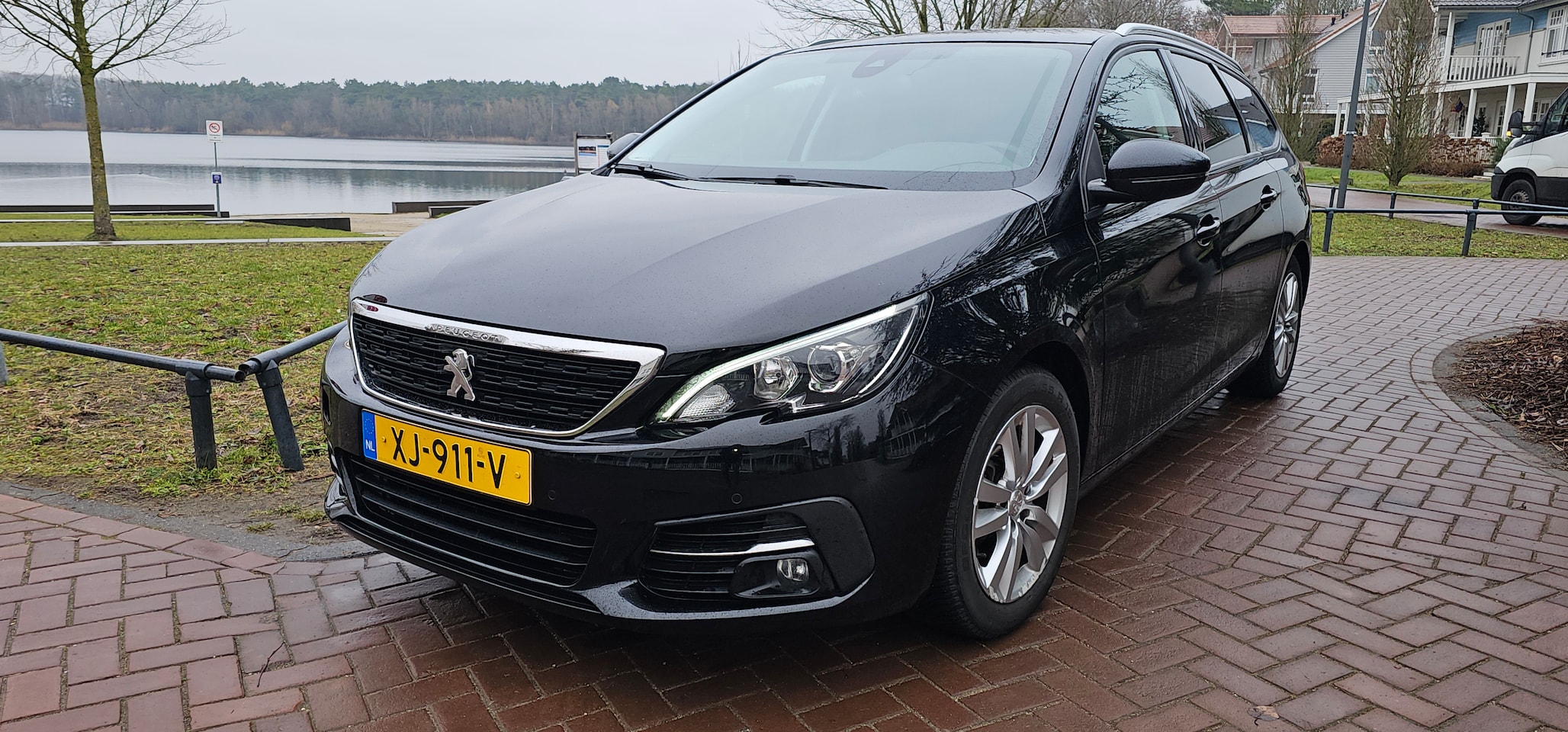Peugeot 308 SW - 1.2 PureTech Blue Lease Executive PANORAMA | NAV | TREKHAA - AutoWereld.nl