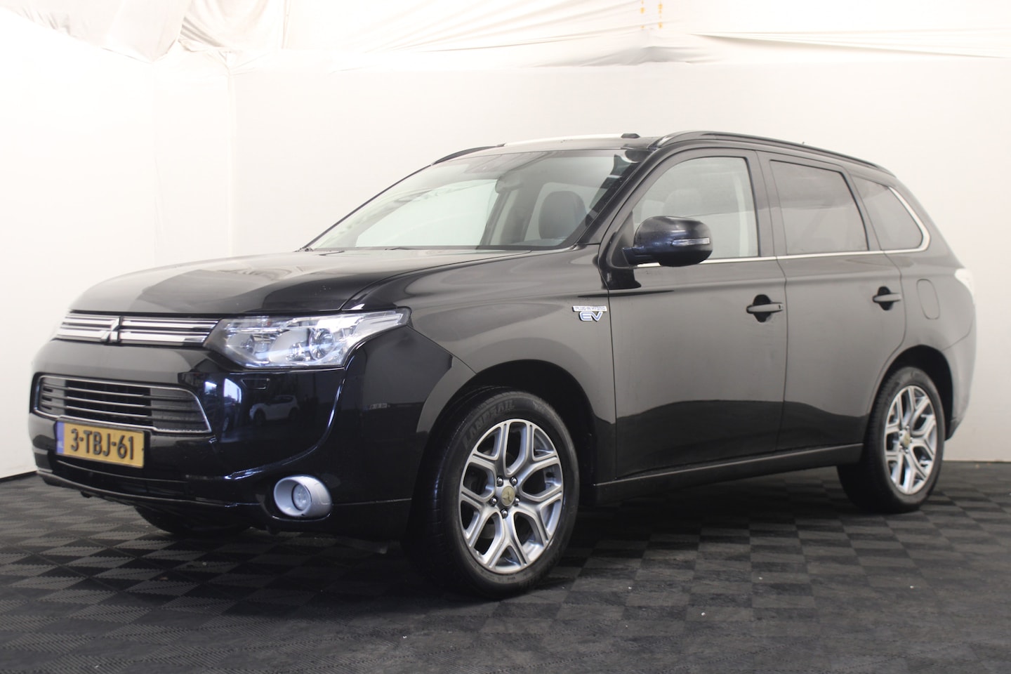 Mitsubishi Outlander - 2.0 PHEV Instyle |Pano|Stoelverw.| - AutoWereld.nl