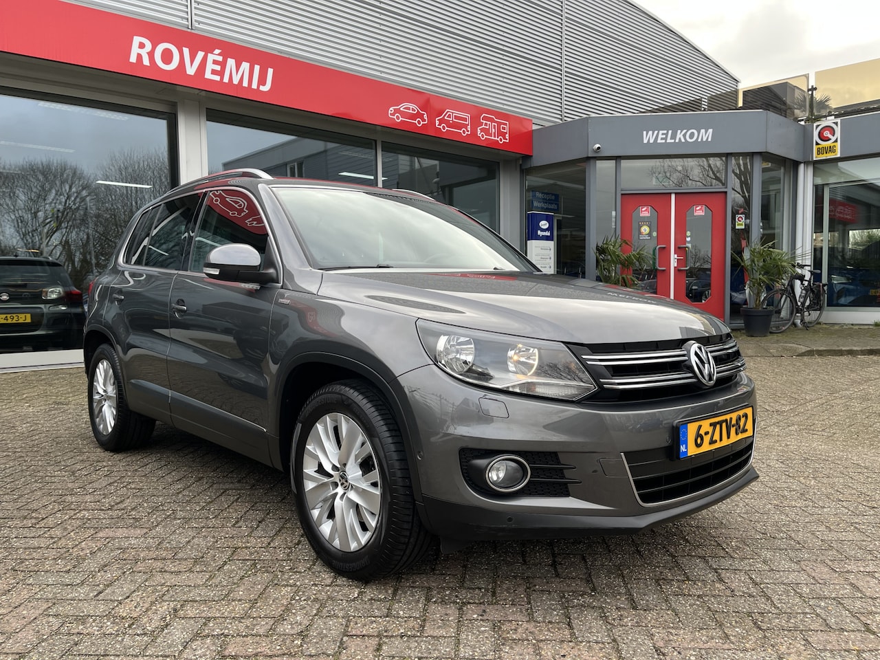 Volkswagen Tiguan - 1.4 TSI Sport&Style Automaat, Stoelverwarming, Cruise, Navi - AutoWereld.nl