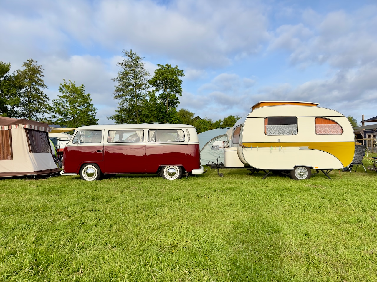 Volkswagen T2 - T2a Deluxe Early Bay - AutoWereld.nl