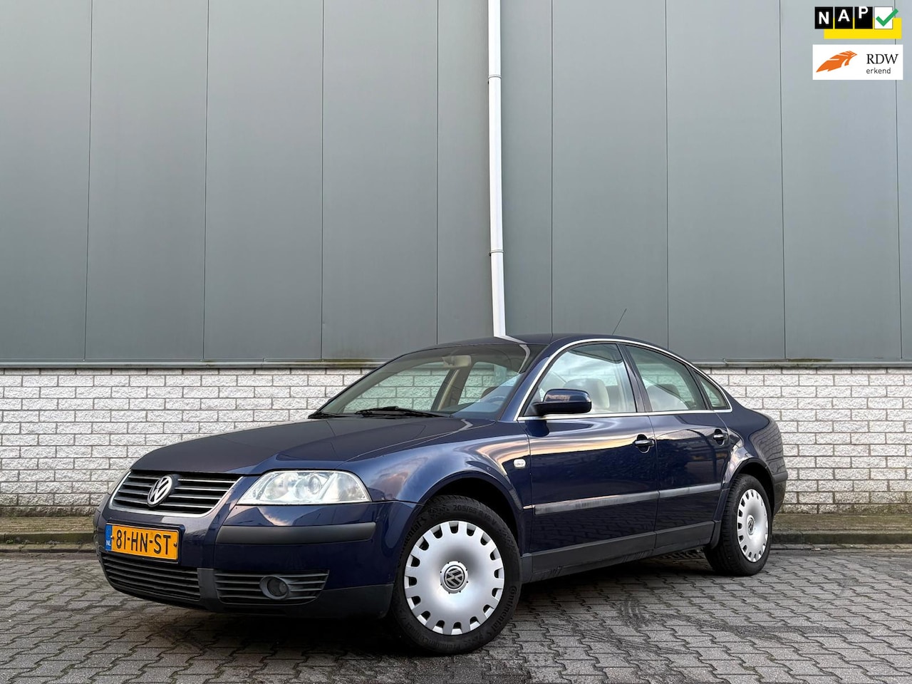 Volkswagen Passat - 2.3 V5-Airco-Cruise-NWE APK-Origineel Nederlands - AutoWereld.nl