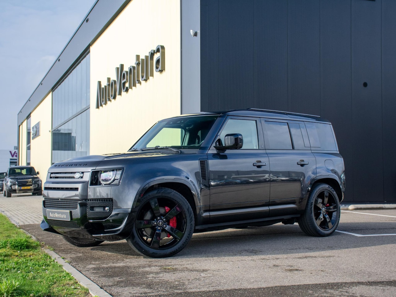 Land Rover Defender 110 - 2.0 P300e 110 X-Dynamic HSE l NP €128.562 l Torque vectoring l Standkachel l Schuif-/kante - AutoWereld.nl