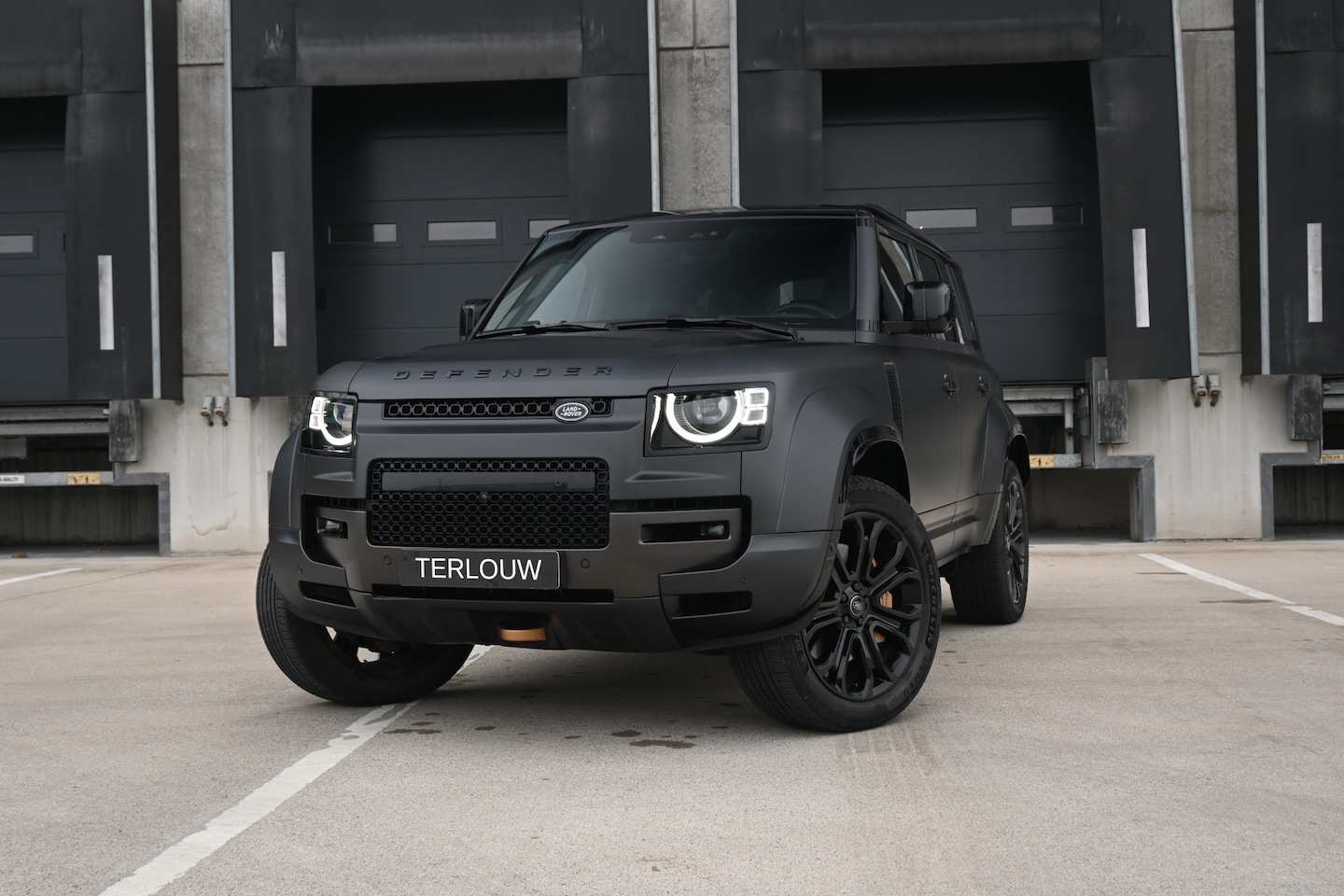 Land Rover Defender 110 - 4.4 P635 Octa Edition One 4.4 P635 Octa Edition One - AutoWereld.nl