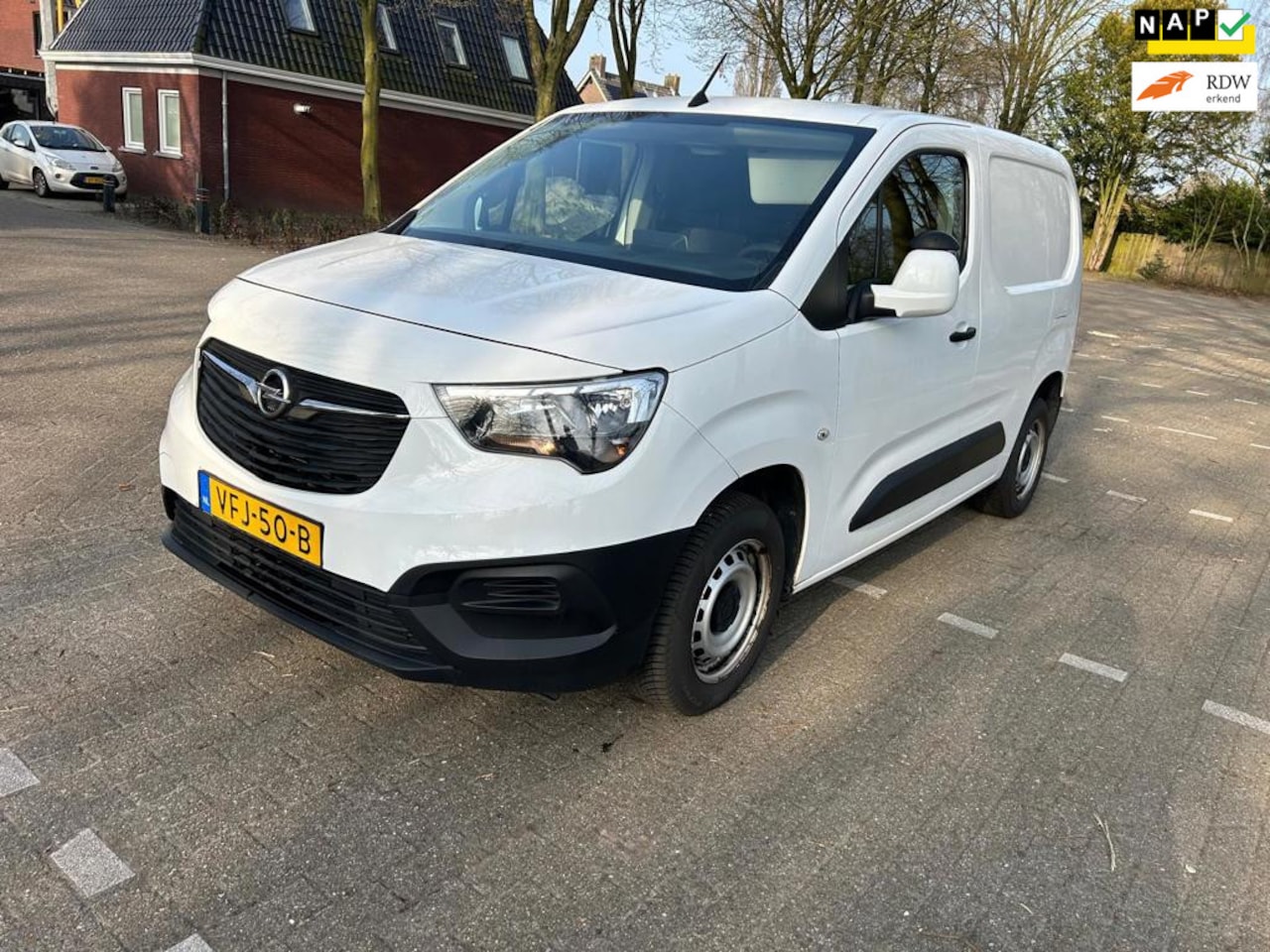 Opel Combo - 1.2 Turbo L1H1 Edition 1.2 Turbo L1H1 Edition - AutoWereld.nl