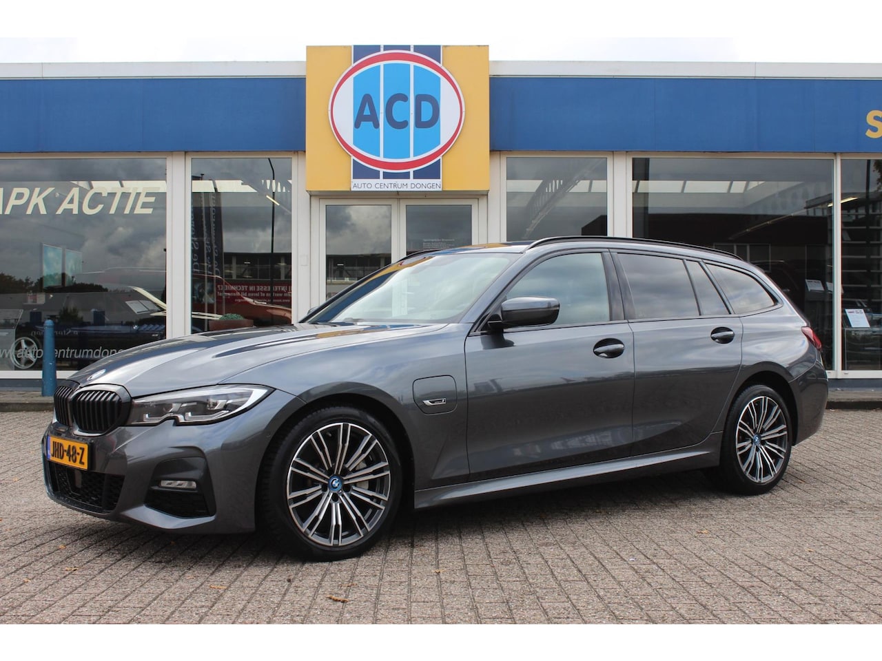 BMW 3-serie Touring - 330e Business Edition Plus | M-pakket | Full led | Carplay | Camera | Trekhaak wegklapbaar - AutoWereld.nl