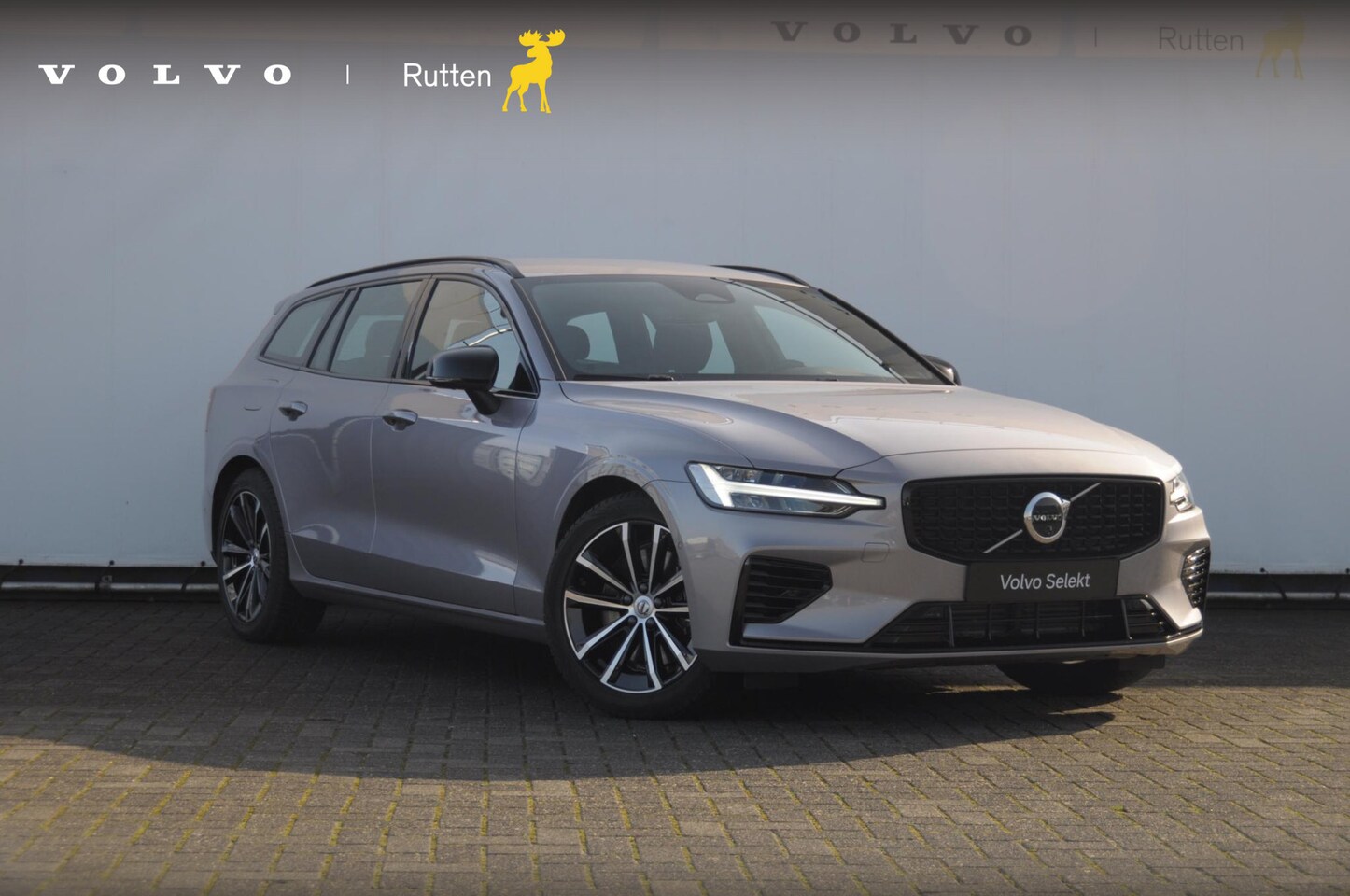 Volvo V60 - T6 350PK Automaat AWD Plus Dark / Adaptive cruise control / Elektrische stoelen / Harman K - AutoWereld.nl