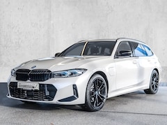 BMW 3-serie Touring - 330e M-SPORT (LCi) * LED, NAVI+, LEDER, PANORAMA, TREKH, HuD, ACC, 19-inch LMV * 1e EIG