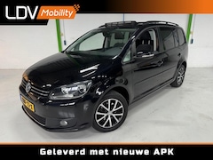 Volkswagen Touran - COMFORTLINE / 7-Persoons / Panorama dak / Auto fileparkeren / Stoelverwarming